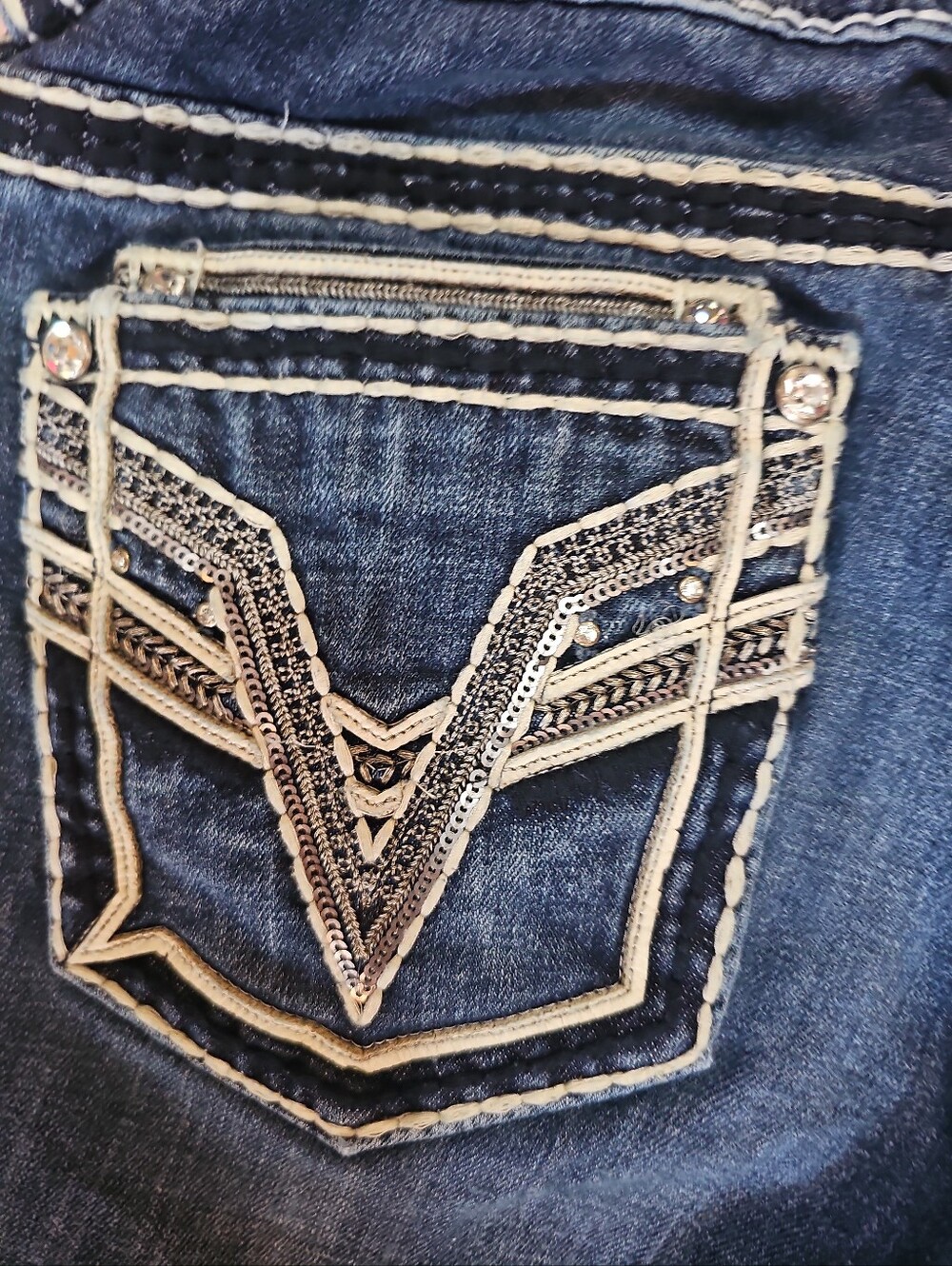 Vigoss Embellished Mid-Rise Cropped Jeans - Blue Waist 27(size 4) - Picture 5 of 6